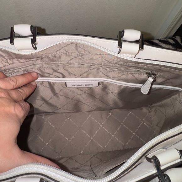 Michael Kors White & Light Pink Signature Tote with Wristlet - Picture 5 of 6
